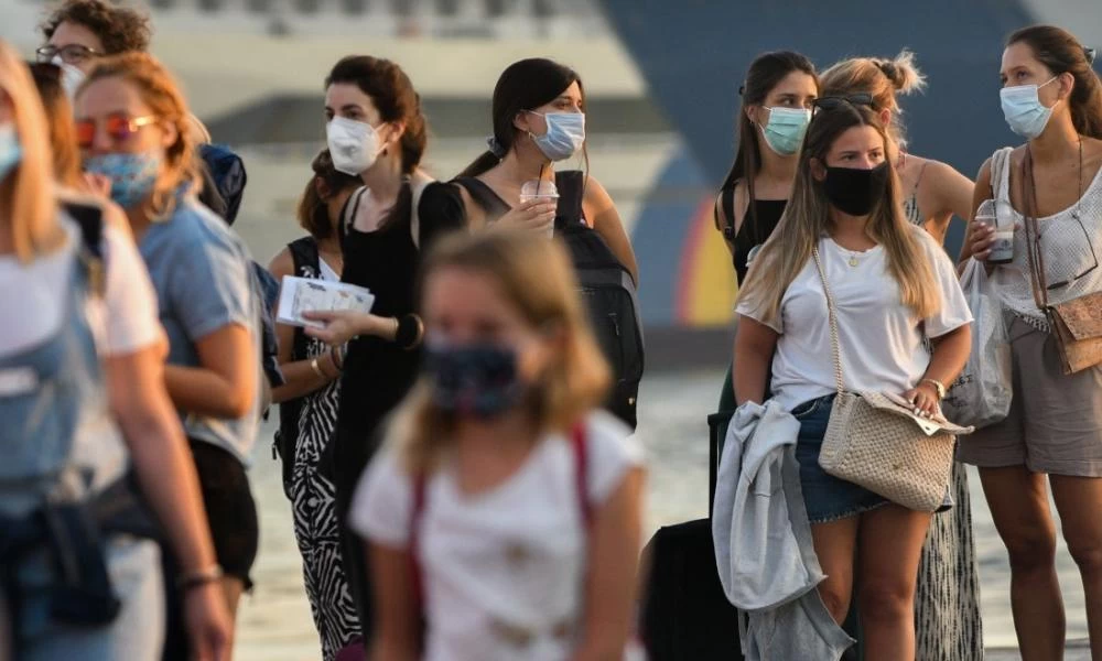 Κορονοϊός: Πήρε το πλοίο για Σαντορίνη ενώ ήξερε πως είχε νοσήσει